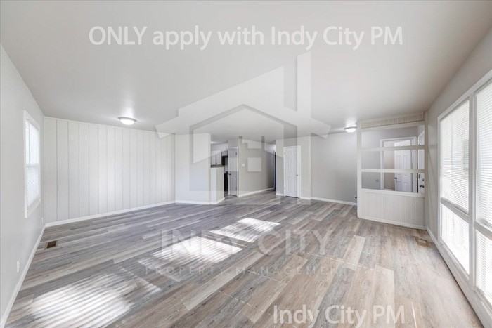 3118 N Richardt Ave - Photo 3 of 22
