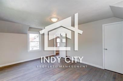 3702 N Oxford St - Photo 2 of 10