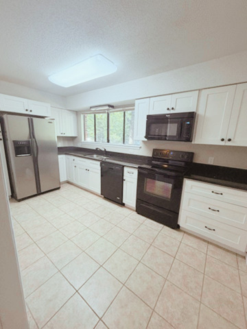 105 Briarview Cir - Photo 3 of 15