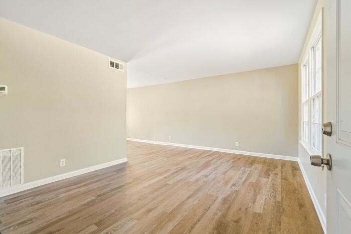 743 Mcpherson Dr - Photo 2 of 24