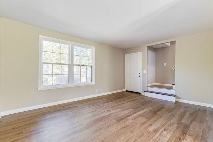 743 Mcpherson Dr - Photo 4 of 24