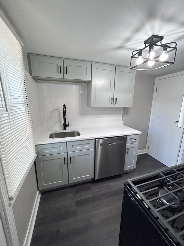648 169th St #648 - Photo 3 of 12