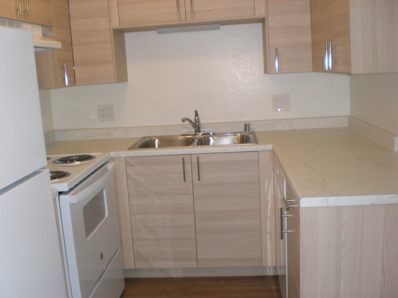 2323 Mcbride Ln - Photo 3 of 12