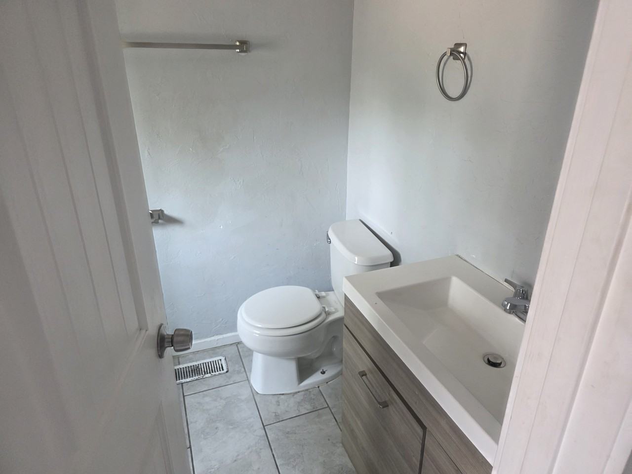 520 W 12th St #NA - Photo 4 of 13