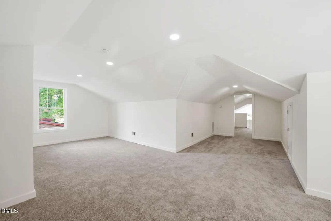 611 W Pearsall St #NA - Photo 2 of 12