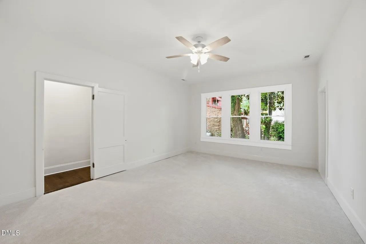 611 W Pearsall St #NA - Photo 3 of 12