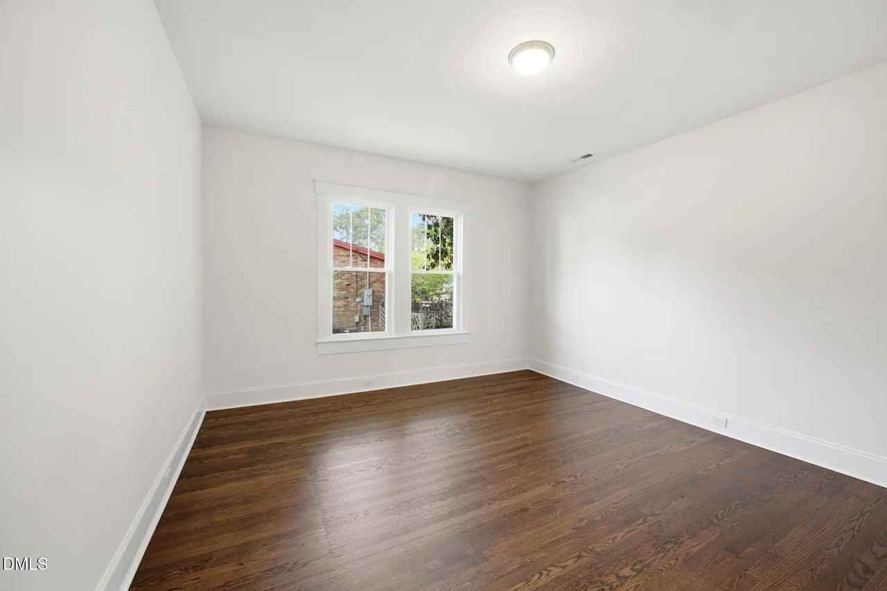611 W Pearsall St #NA - Photo 4 of 12