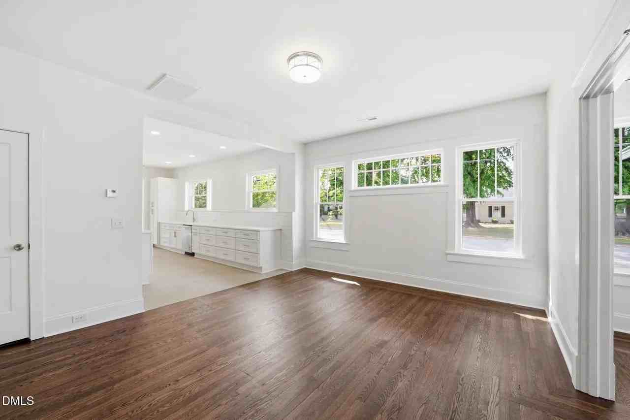 611 W Pearsall St #NA - Photo 5 of 12