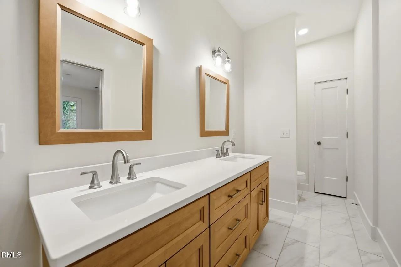 611 W Pearsall St #NA - Photo 7 of 12