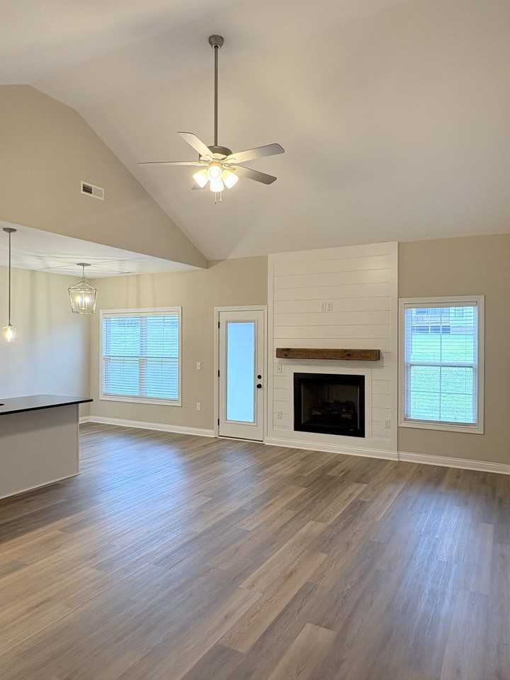 1212 Shallowford St #NA - Photo 5 of 16