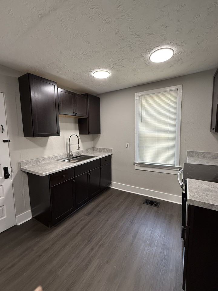 66 Martin Ave Se #NA - Photo 3 of 14