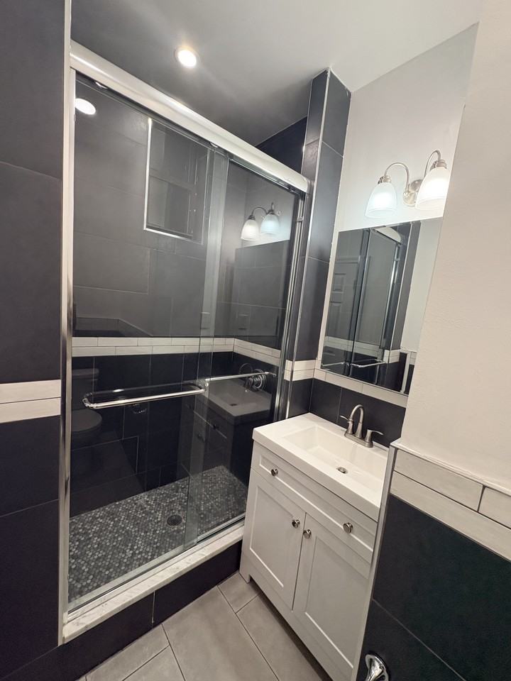344 Gates Ave #1 - Photo 6 of 6