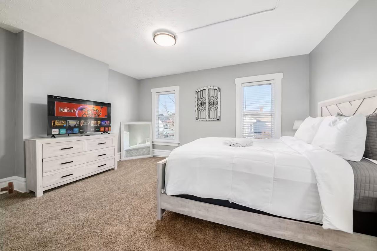 221 W 1st Ave #NA - Photo 5 of 8