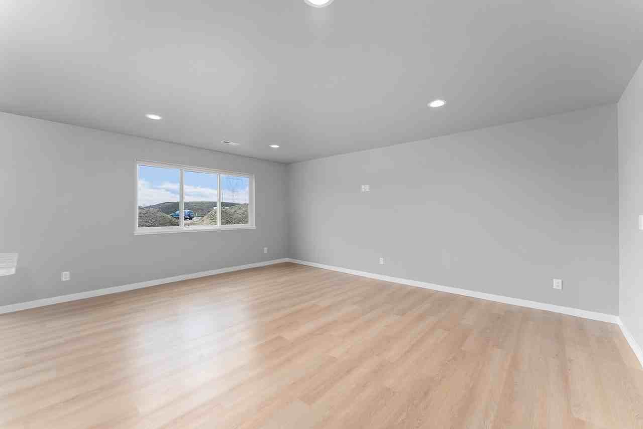 1407 Thatcher St #1407 - Photo 3 of 10