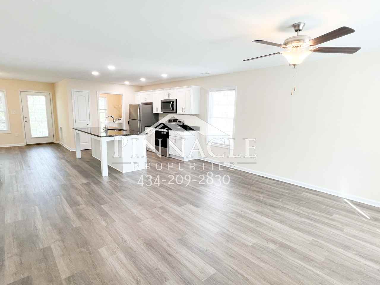 2305 Tazewell Ave #B - Photo 4 of 32