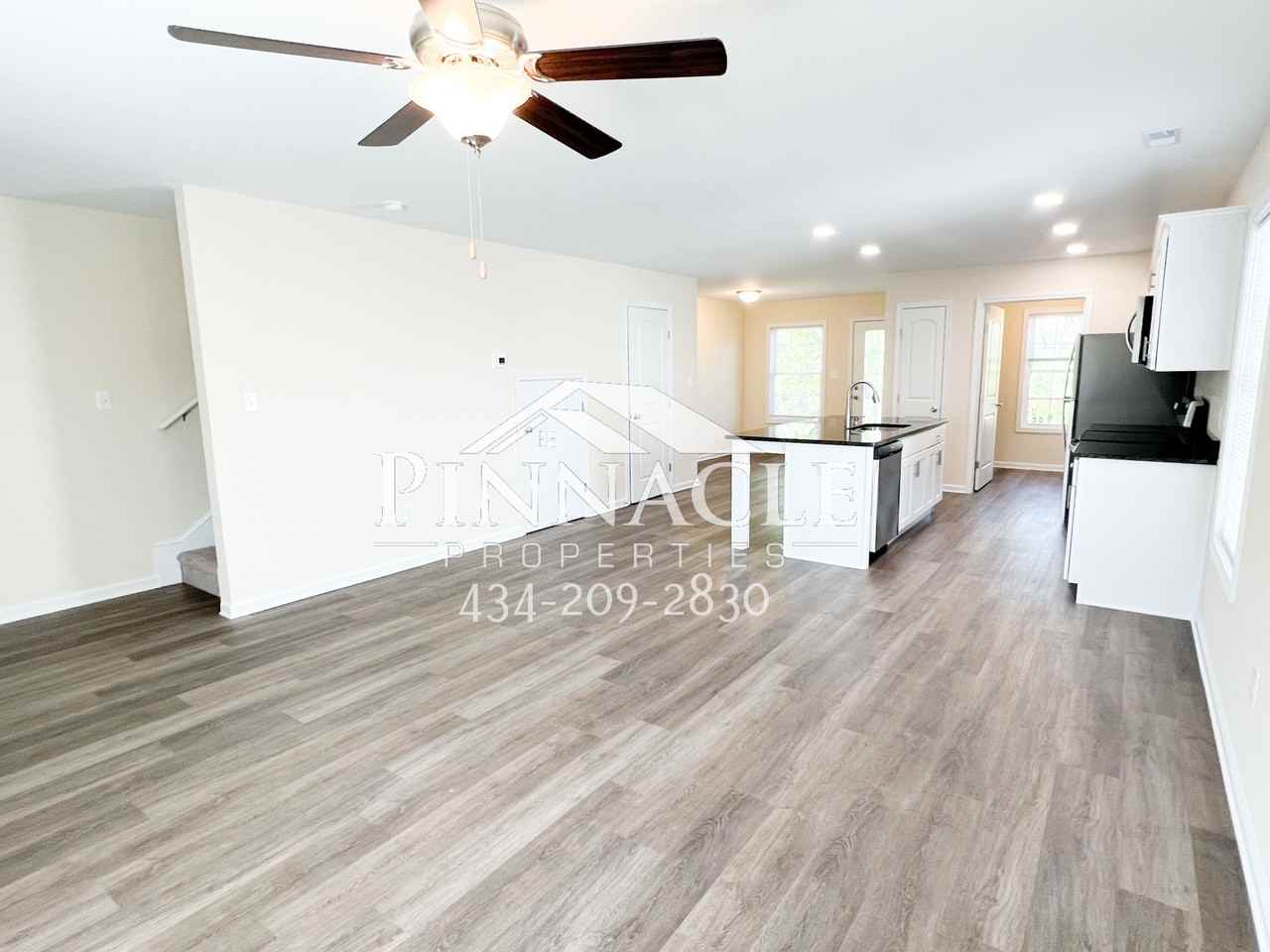 2305 Tazewell Ave #B - Photo 5 of 32