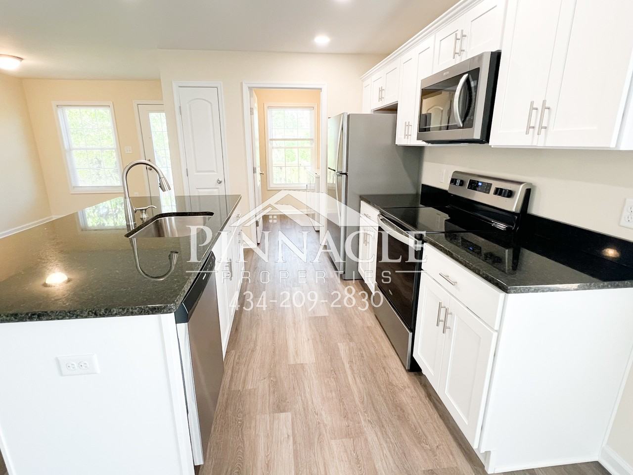 2305 Tazewell Ave #B - Photo 7 of 32