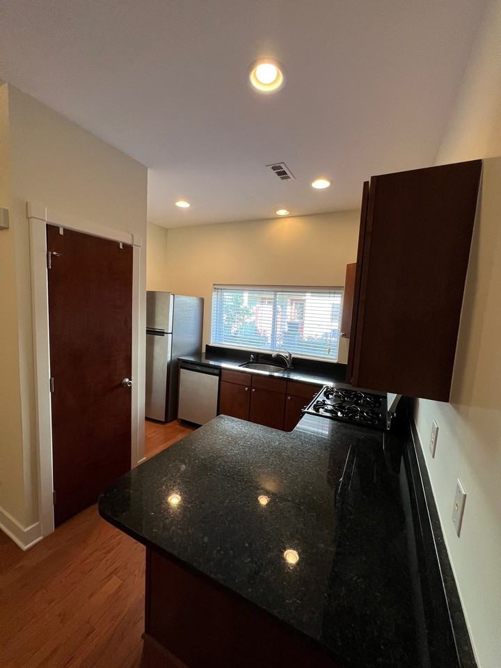 1088 Perry St #C - Photo 5 of 16