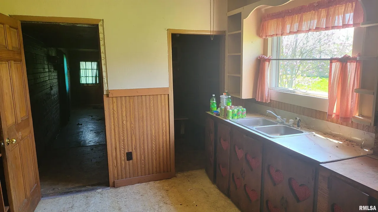 272 S Shannon Ave #NA - Photo 2 of 5