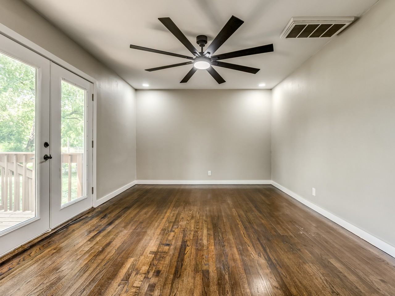 409 Ne Myers Ave #NA - Photo 5 of 22