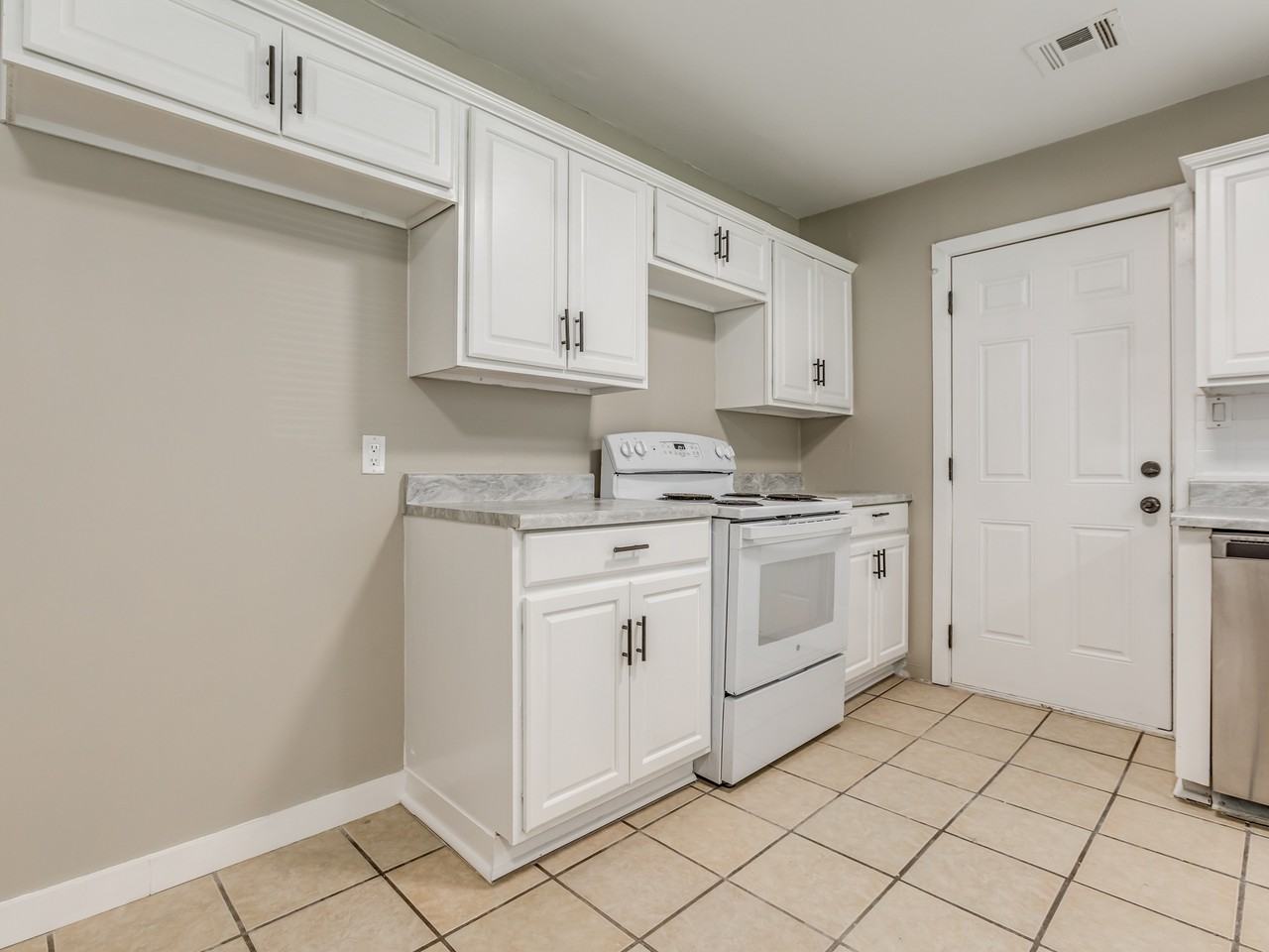 409 Ne Myers Ave #NA - Photo 7 of 22