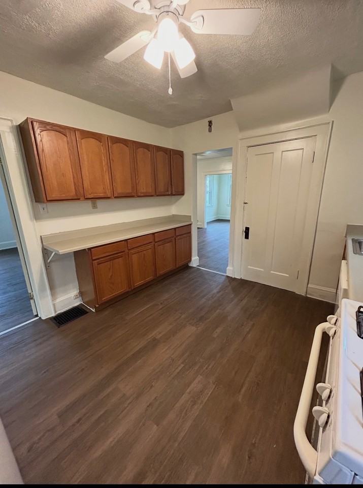 4029 W 8th St #1 - Photo 4 of 13