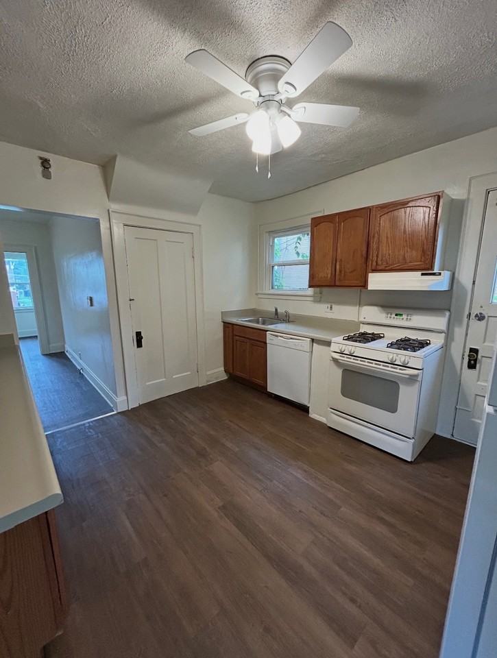 4029 W 8th St #1 - Photo 5 of 13