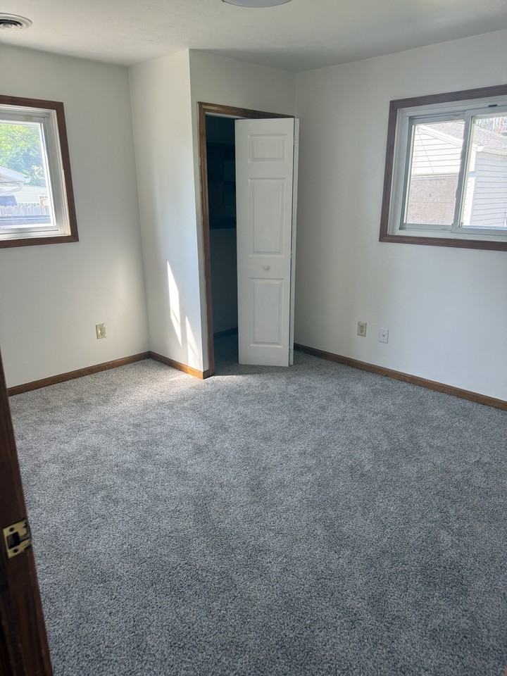 186 Valleyview Dr #NA - Photo 2 of 8