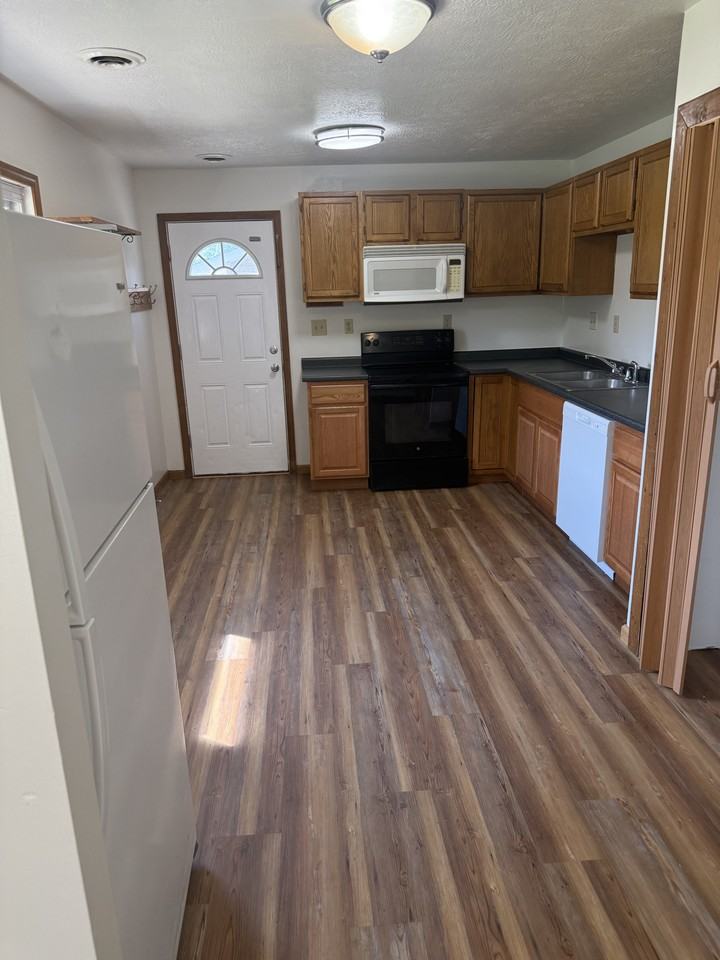 186 Valleyview Dr #NA - Photo 4 of 8