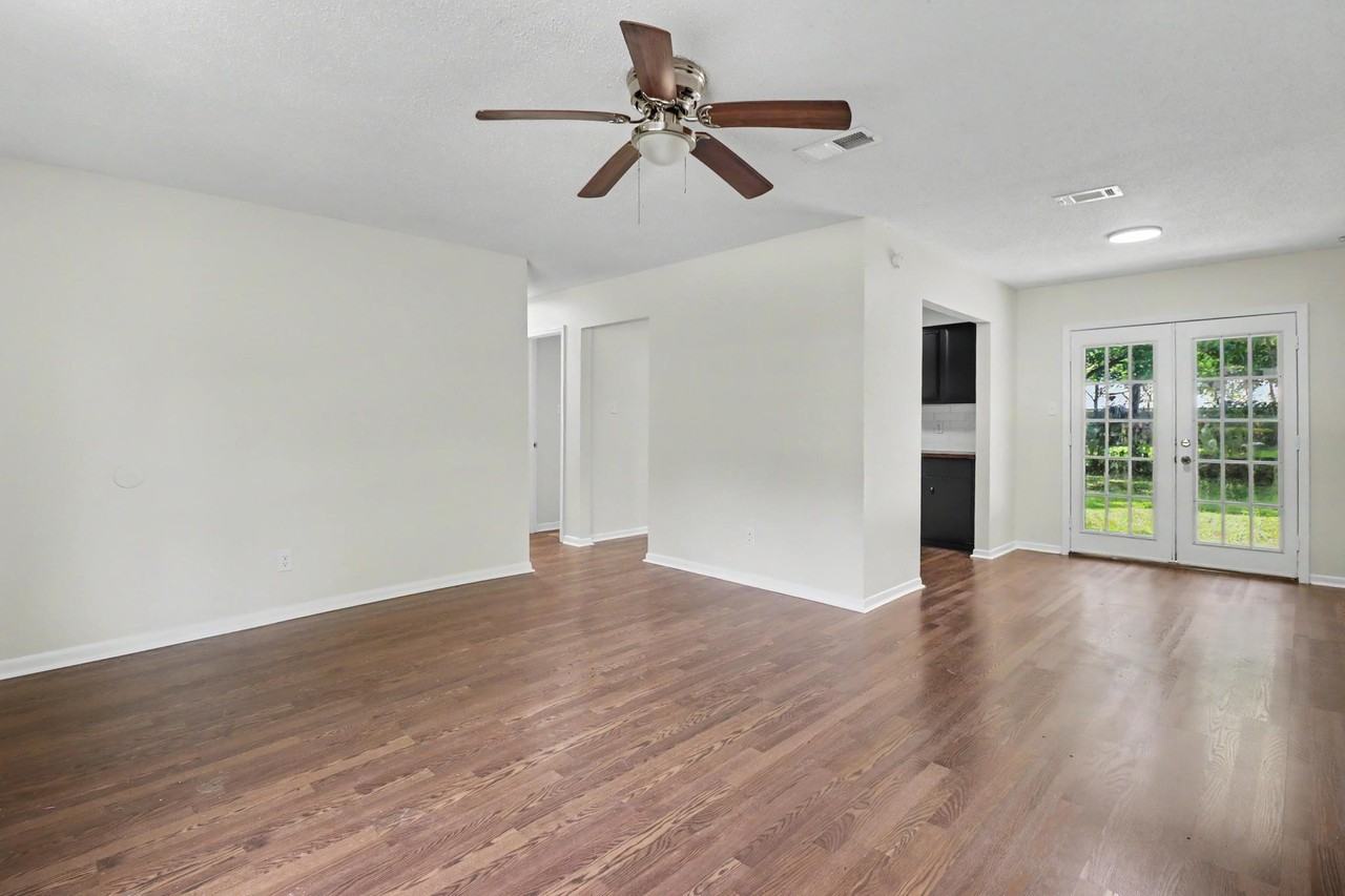 4136 Mimosa Dr #NA - Photo 2 of 15