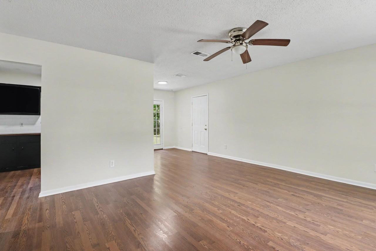 4136 Mimosa Dr #NA - Photo 4 of 15