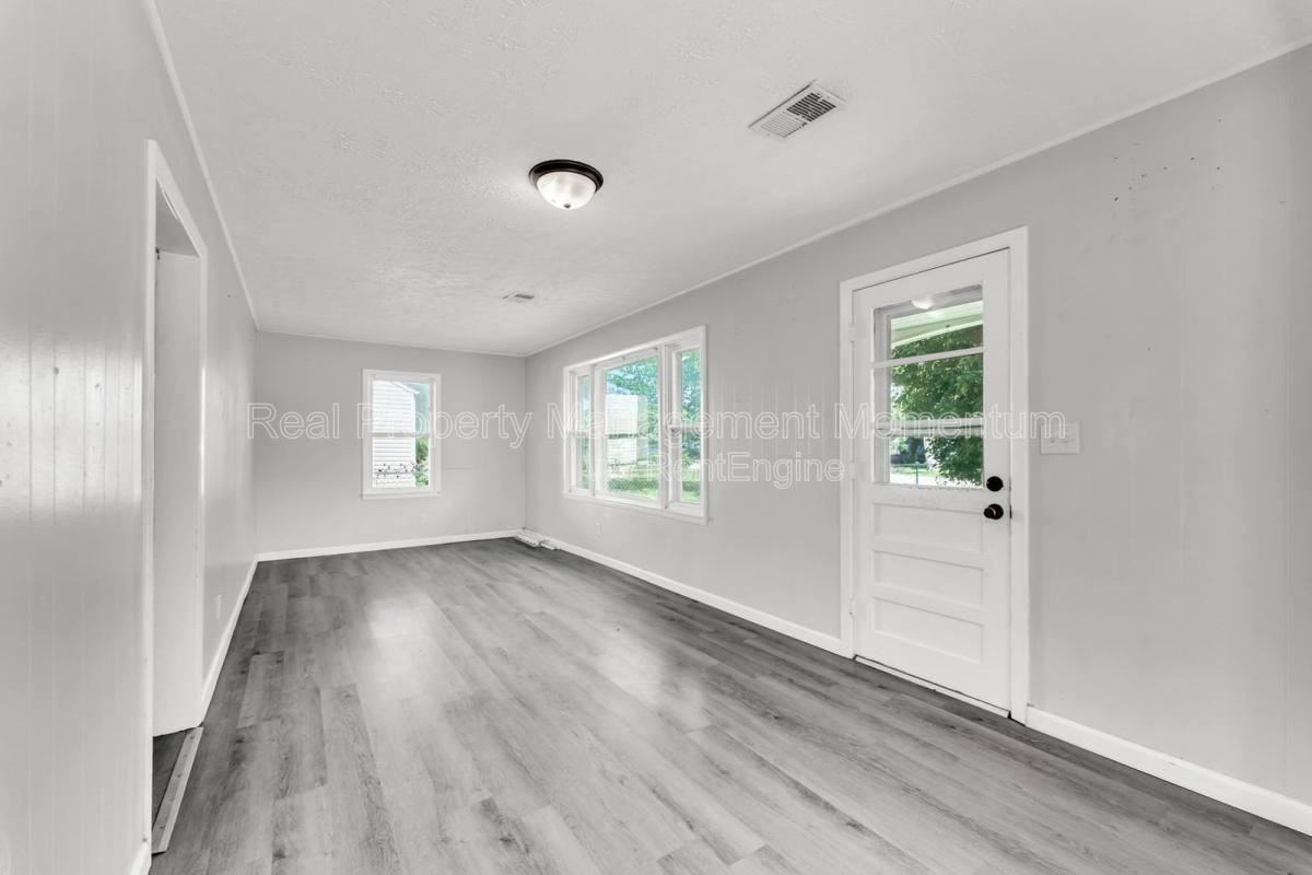 2804 W Washita St - Photo 3 of 10
