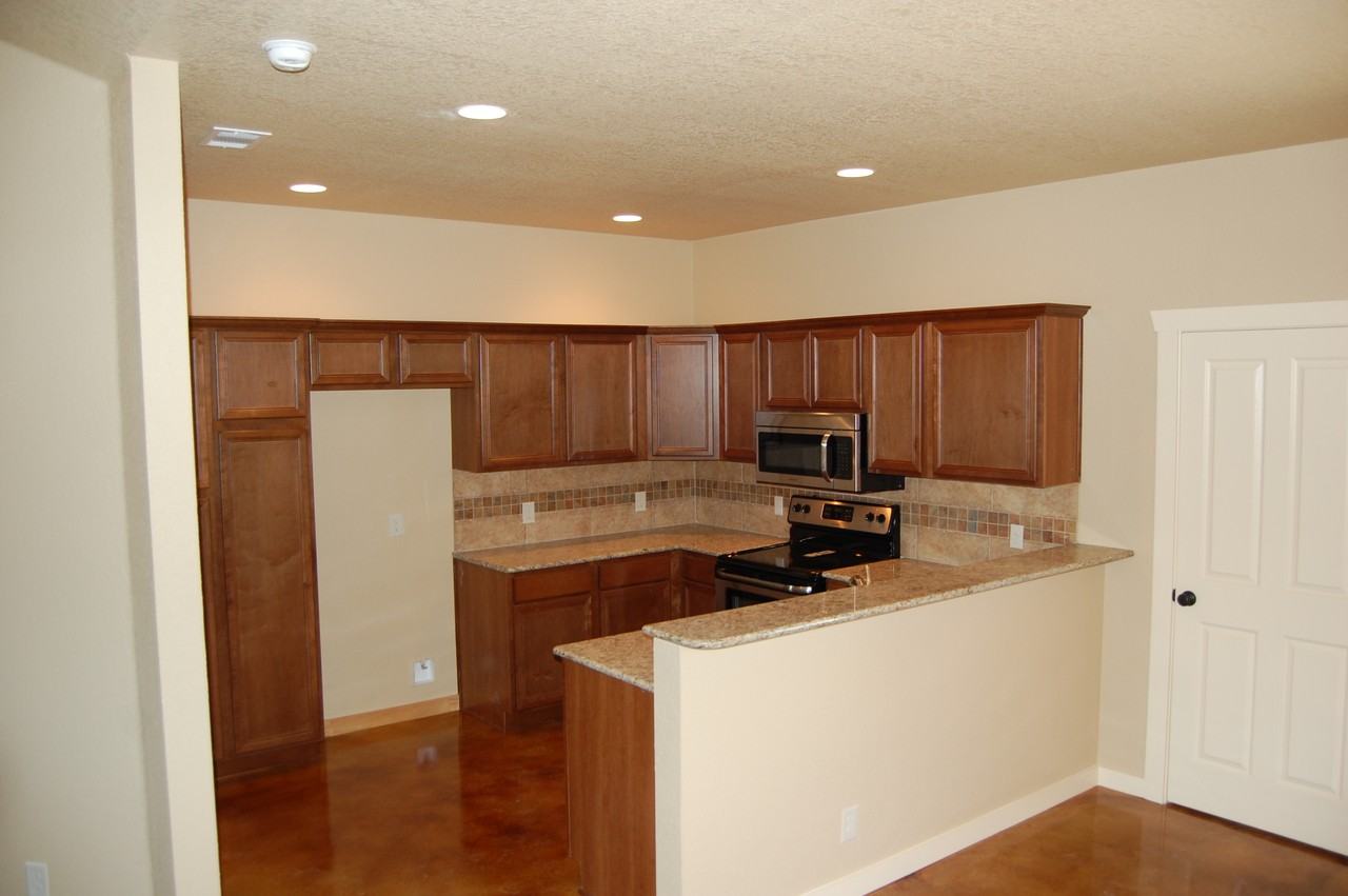 1005 Live Oak Dr #NA - Photo 6 of 10