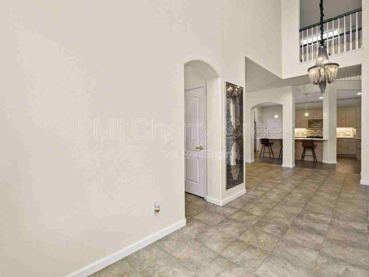 7021 S Valdai St - Photo 3 of 10