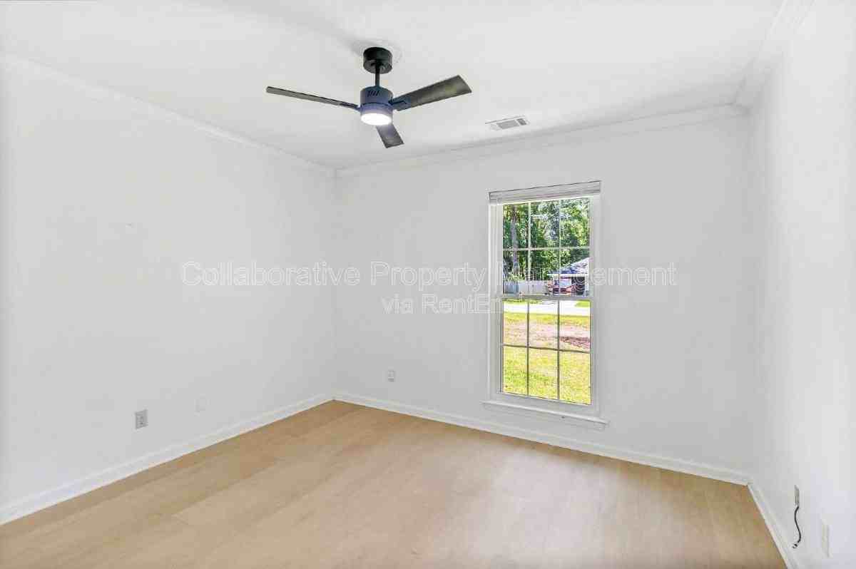 200 Hermitage Dr - Photo 3 of 10
