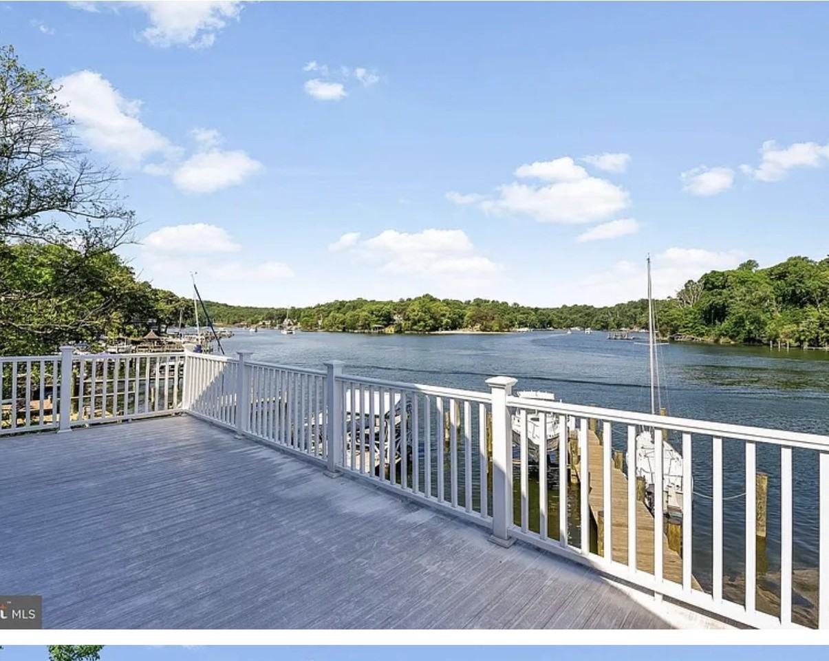 684 N Riverside Dr #NA - Photo 6 of 20