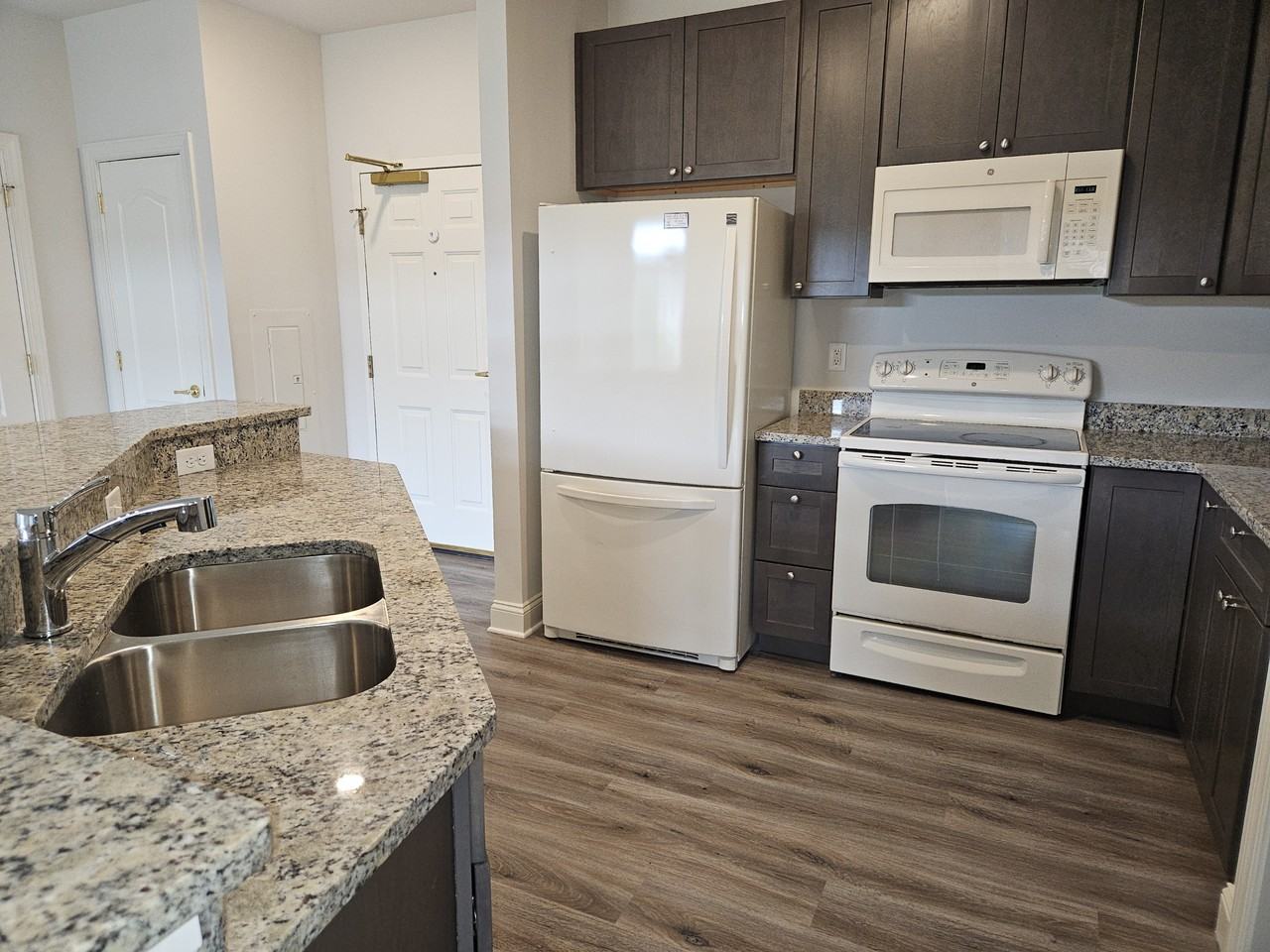 3000 Fountainview Cir #310 - Photo 3 of 8