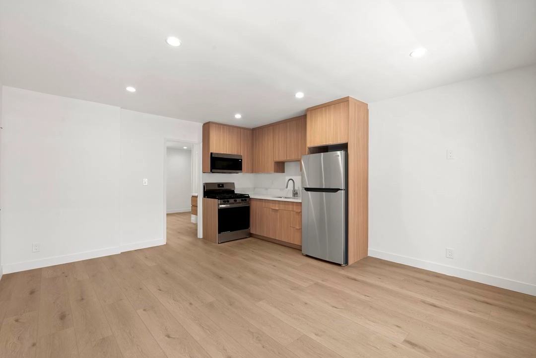739 N Sweetzer Ave - Photo 6 of 50