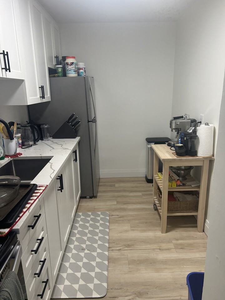 1 Hamilton Avenue North #301 - Photo 4 of 10