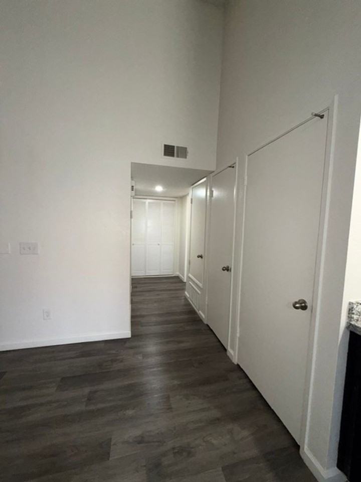 Villa Sienna Apartments - Photo 2 of 11