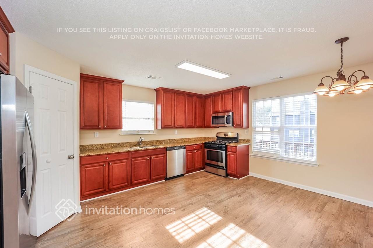 471 Charles Towne Ave - Photo 7 of 19
