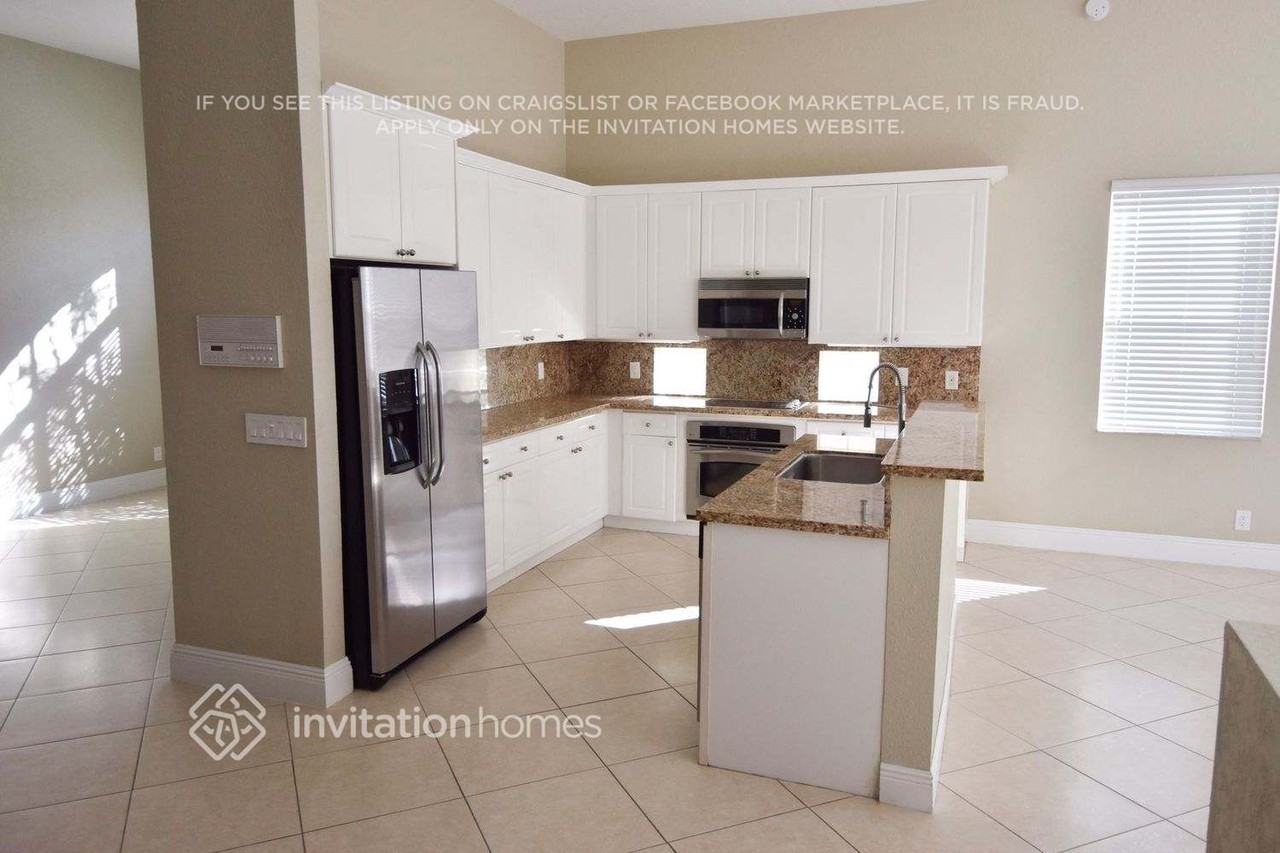 18696 Ocean Mist Dr - Photo 4 of 10