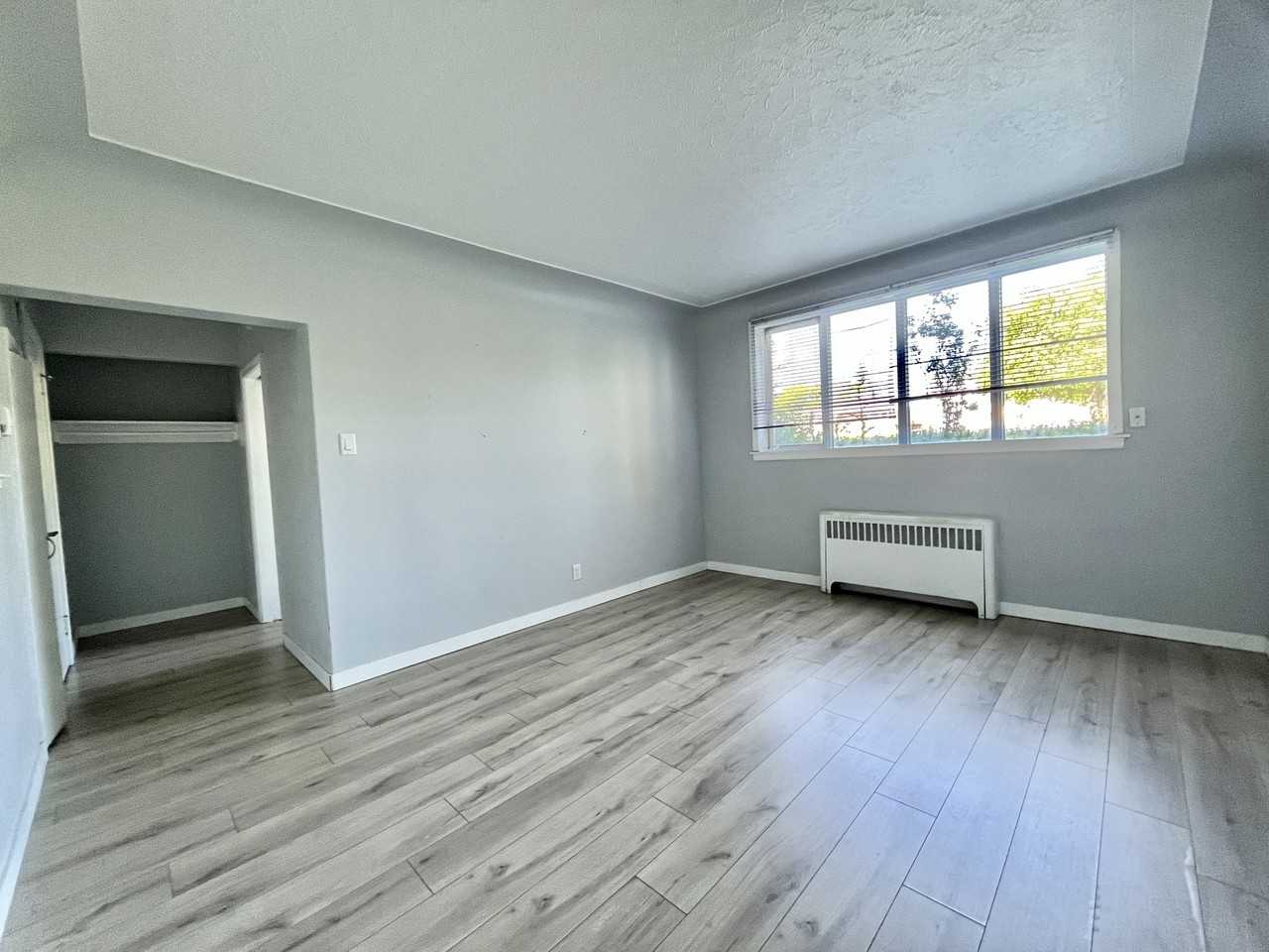 11235 117 St Nw - Photo 4 of 8