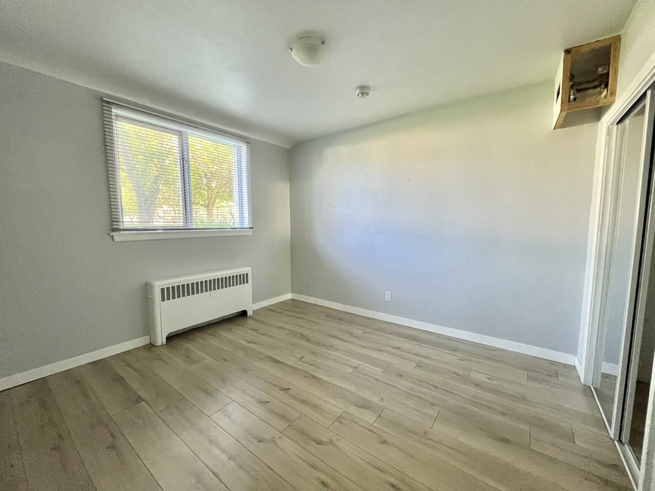 11235 117 St Nw - Photo 5 of 8