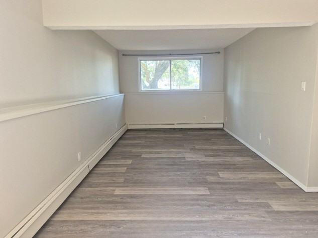 6821 59 Ave - Photo 5 of 10