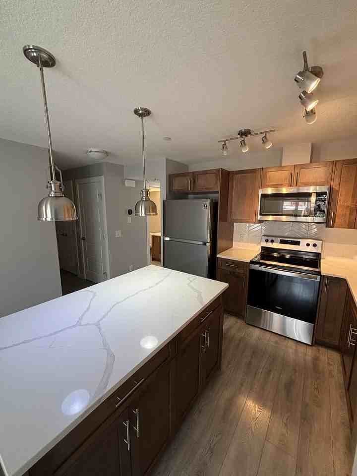 BEAUTIFUL Two Bedroom + 1 Bath Townhouse w/ A/C in Livingston! - Photo 4 of 19