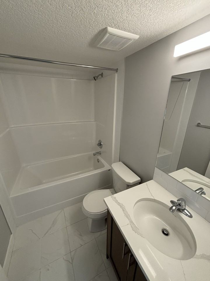 BEAUTIFUL Two Bedroom + 1 Bath Townhouse w/ A/C in Livingston! - Photo 6 of 19