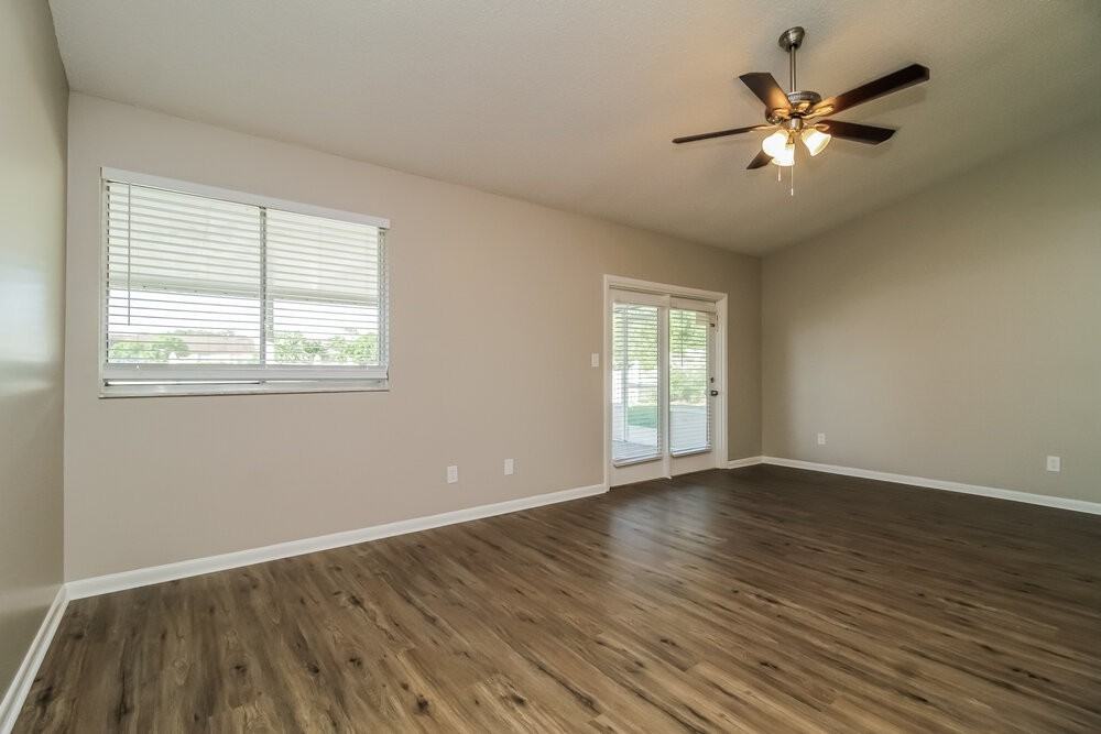 1533 Colony Ave - Photo 3 of 16