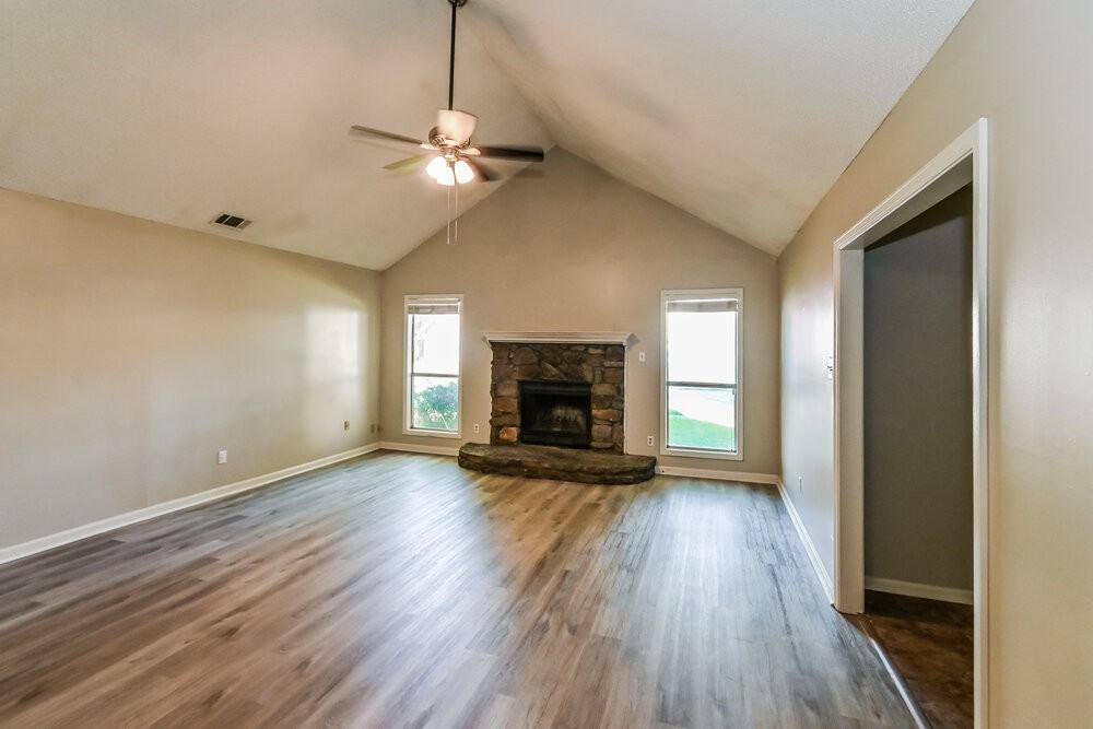 4864 Barkshire Dr - Photo 3 of 16