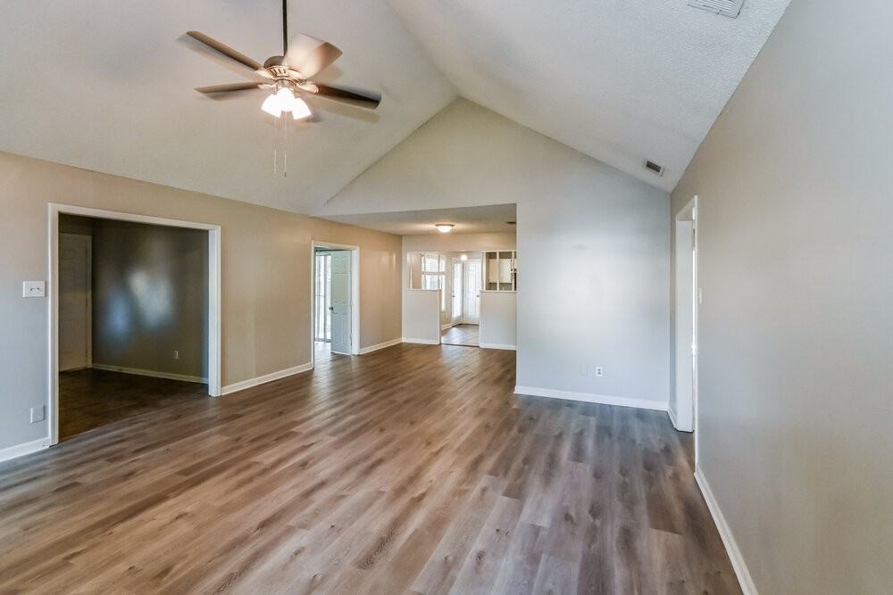4864 Barkshire Dr - Photo 4 of 16